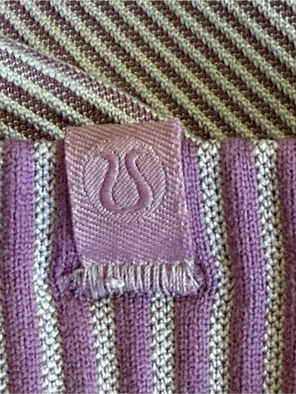 Lululemon Rest Less Pullover Lavender Purple Ribbed Thumbhole Top 6 Approx - Picture 8 of 9